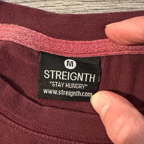 STREIGNTH Crop top - Picture 3 of 3